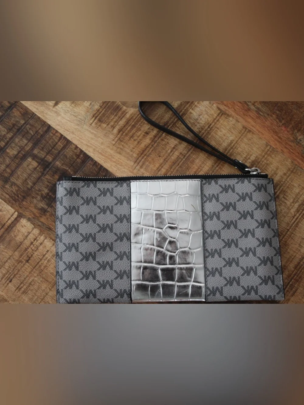 Michael Kors Gray Signature Logo Wristlet Silver Croc Embossed Y2K Wallet Clutch